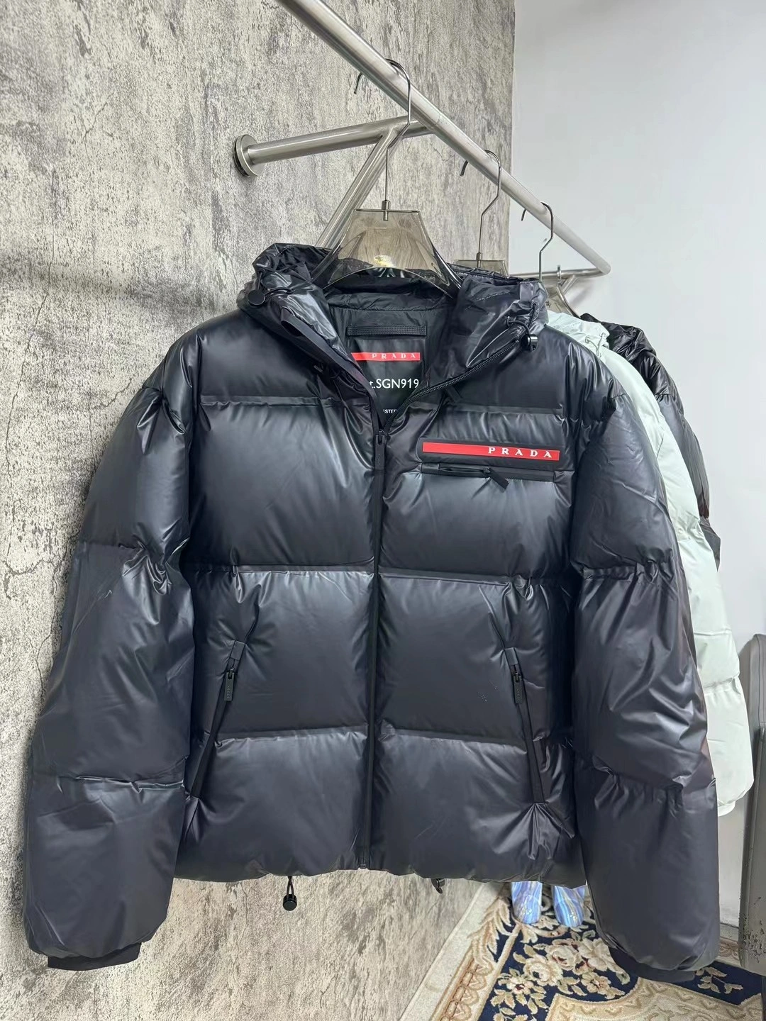 ZipUp Prada Down Jackets 172507