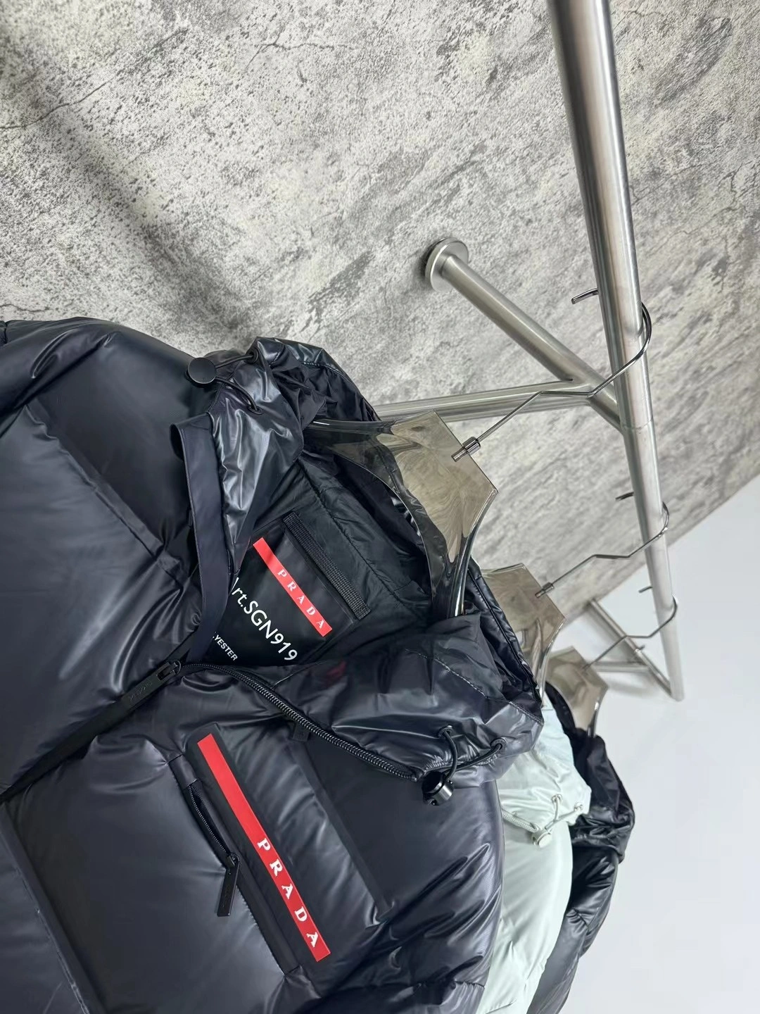 ZipUp Prada Down Jackets 172507