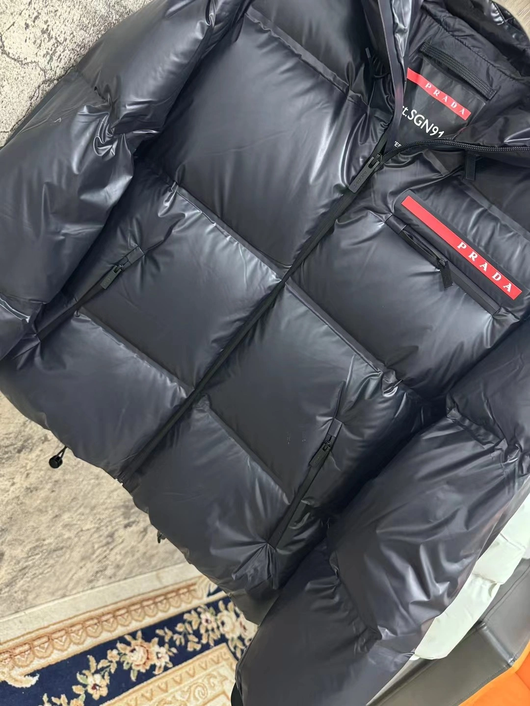 ZipUp Prada Down Jackets 172507