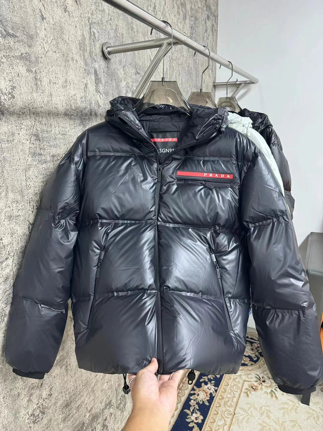 ZipUp Prada Down Jackets 172507