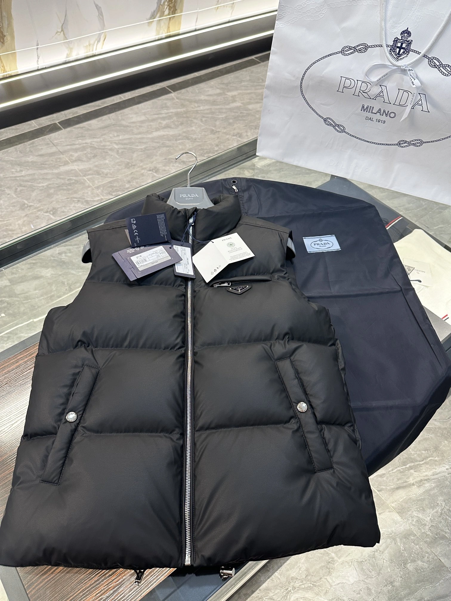 Snug Prada Down Jackets 172381