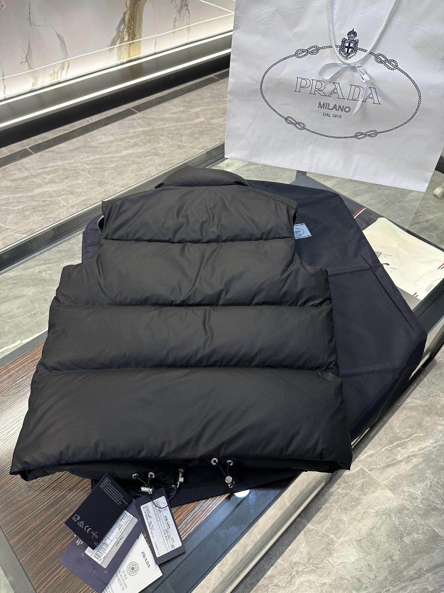 Snug Prada Down Jackets 172381