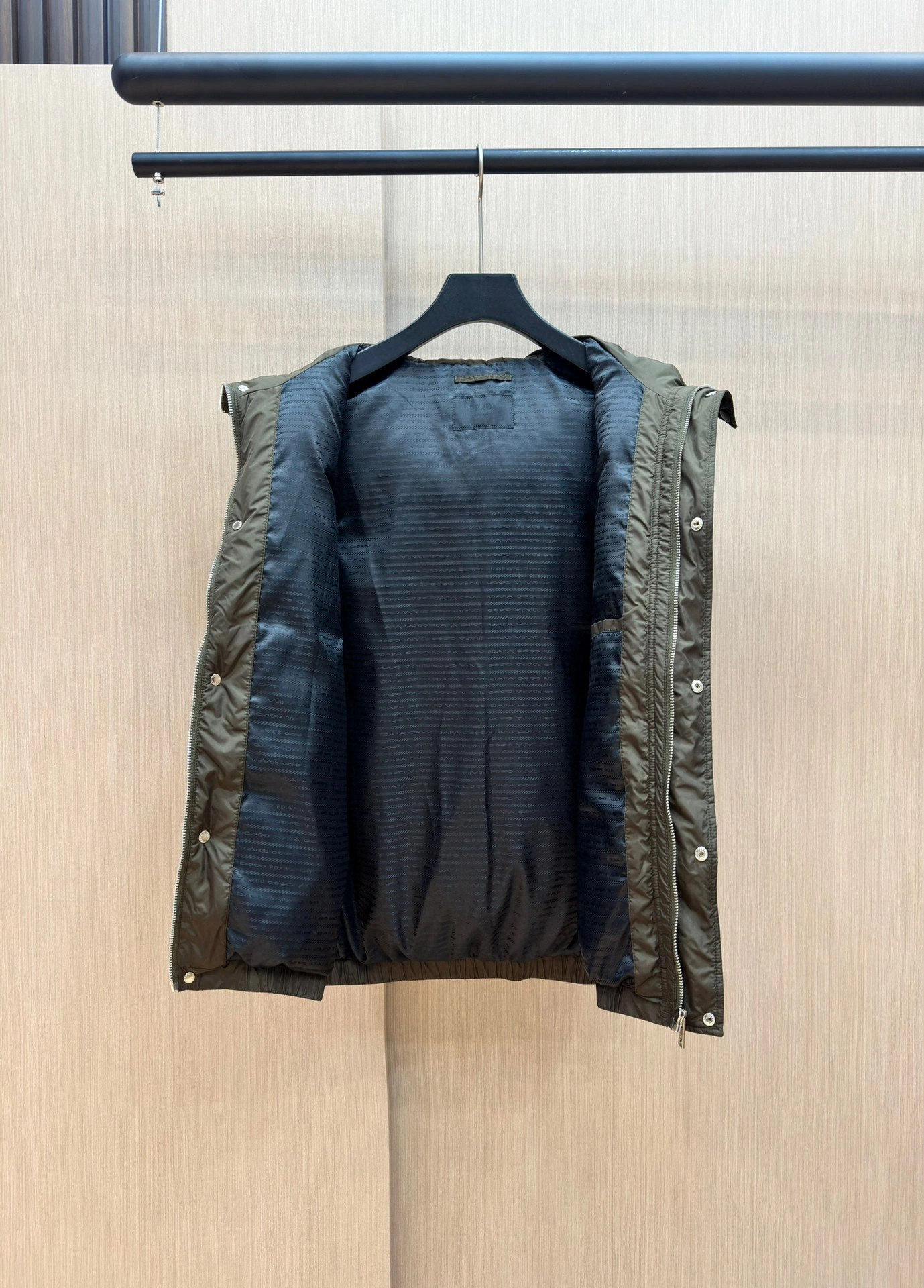 Prada Down Jackets WellDesigned 172374
