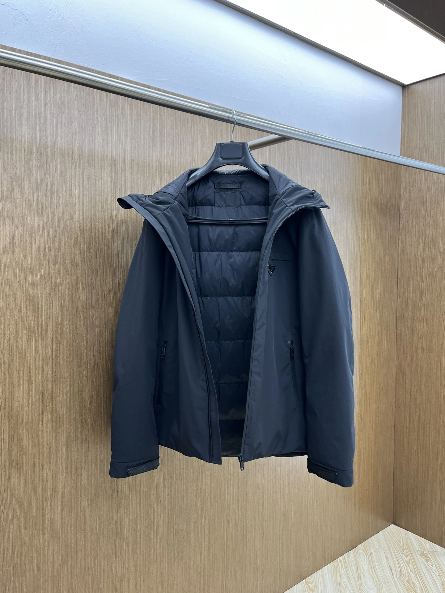 Prada Down Jackets Unique 172307