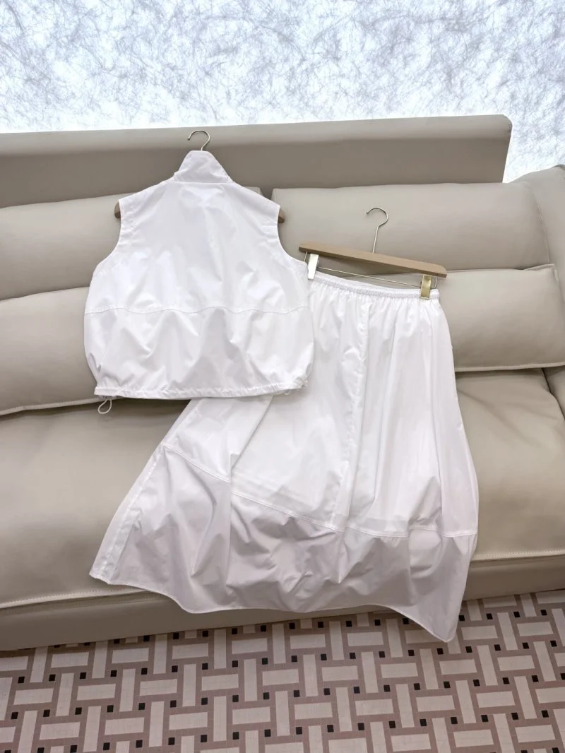 Prada Dress Suits Versatile 166364