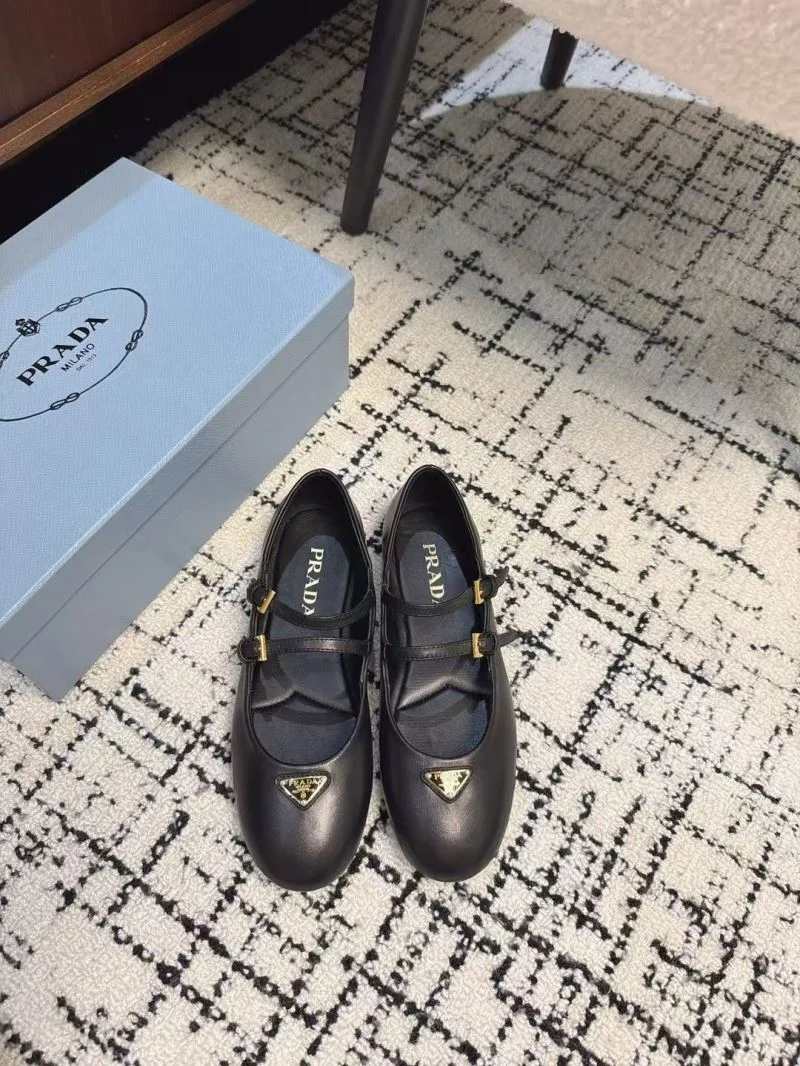 Durable Prada Flat Shoes 34440