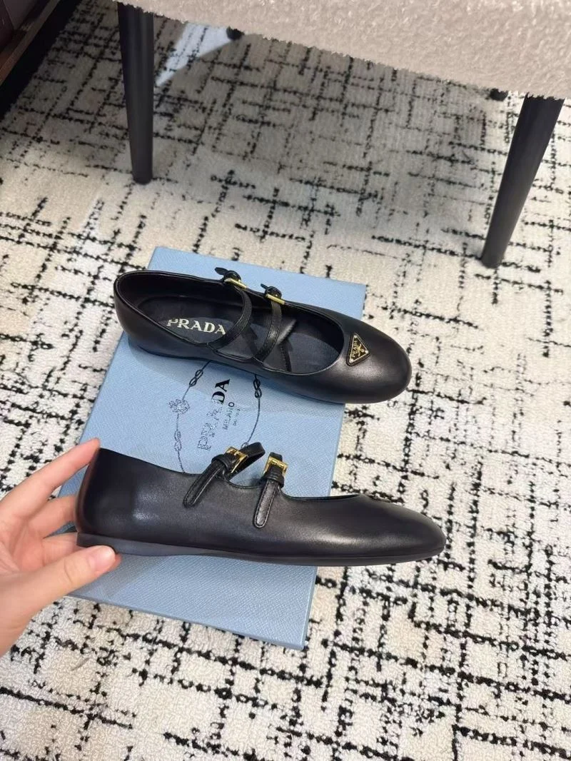 Durable Prada Flat Shoes 34440