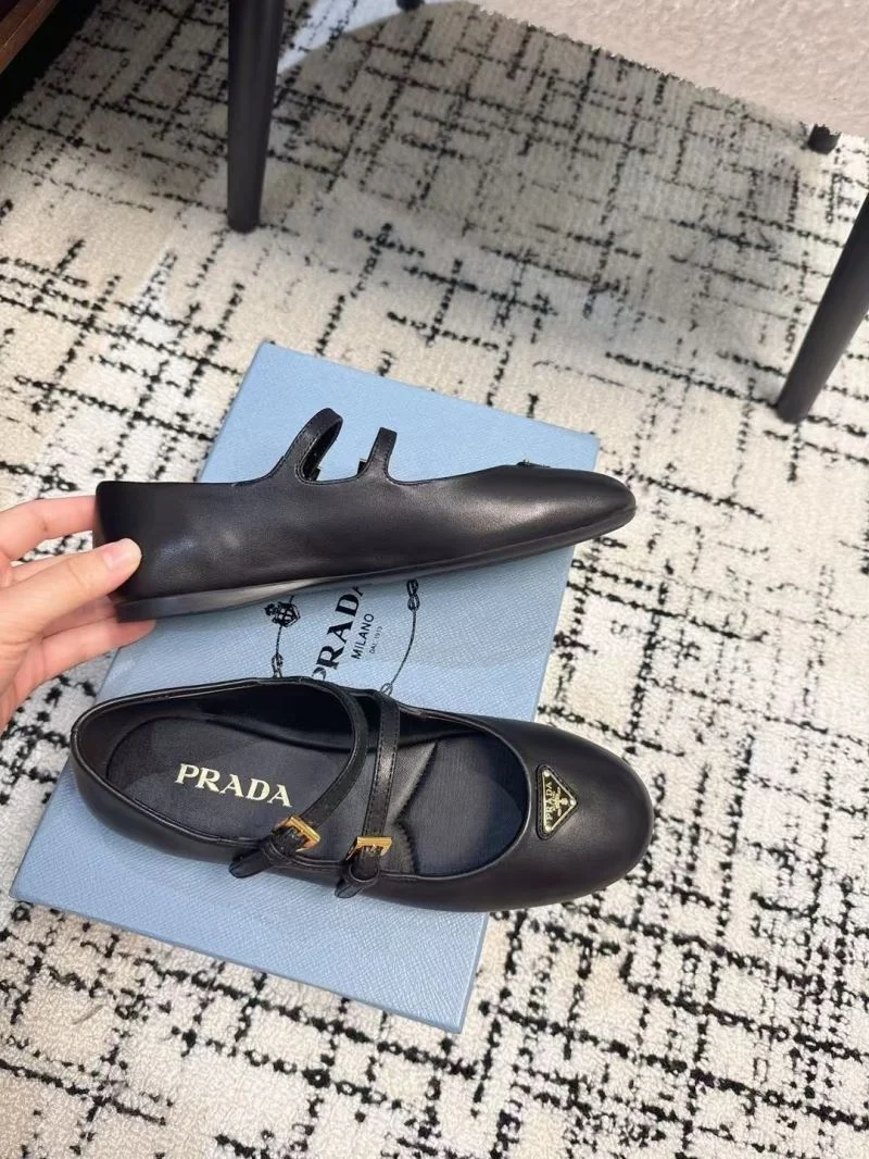 Durable Prada Flat Shoes 34440