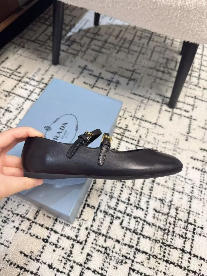 Durable Prada Flat Shoes 34440