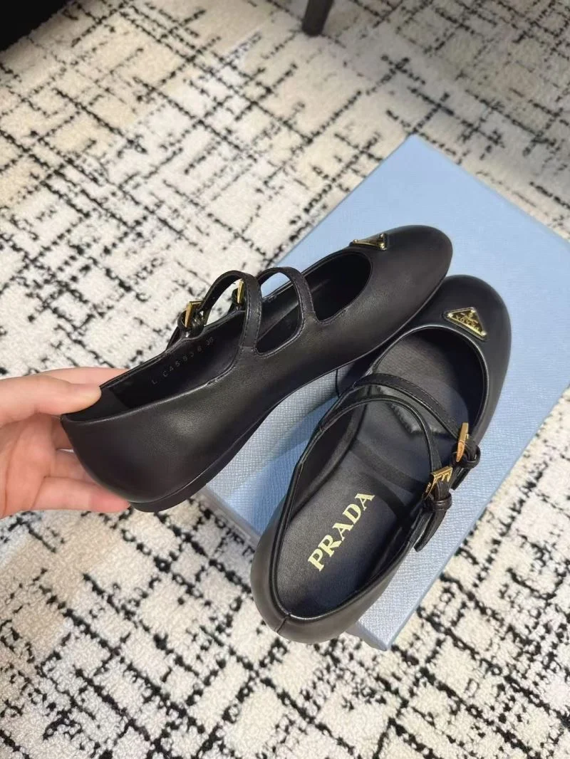 Durable Prada Flat Shoes 34440