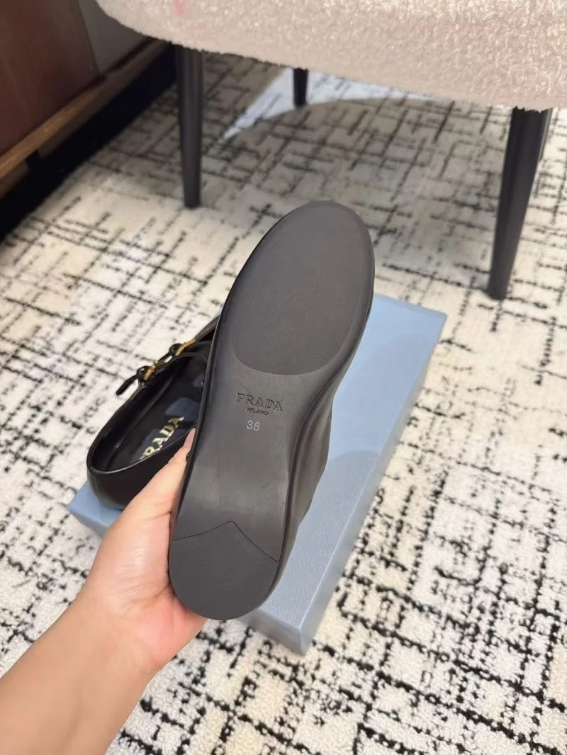 Durable Prada Flat Shoes 34440