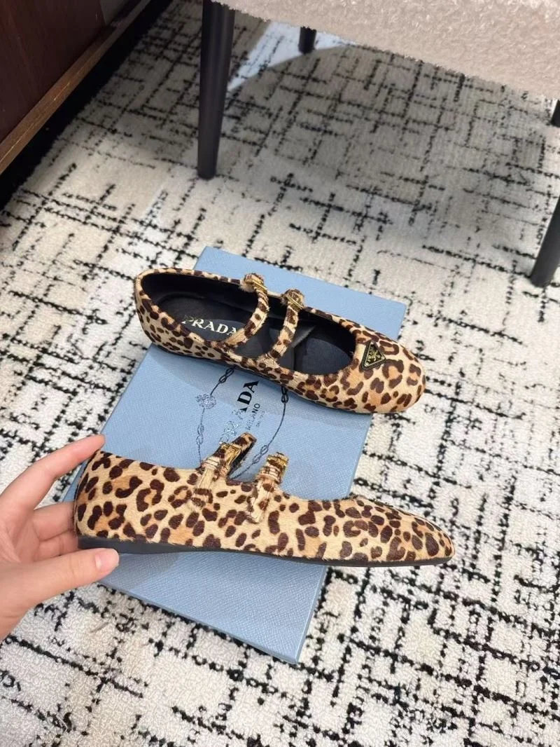 Prada Flat Shoes Durable 34439