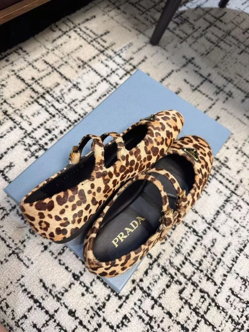 Prada Flat Shoes Durable 34439
