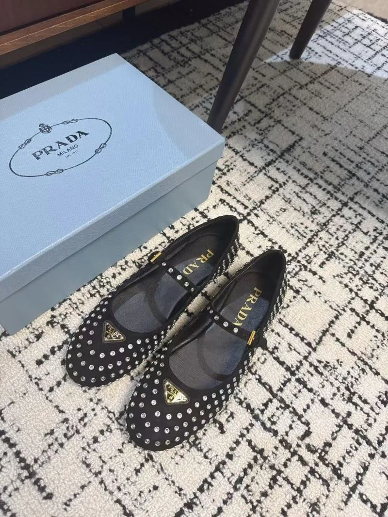 WellDesigned Prada Flat Shoes 34437