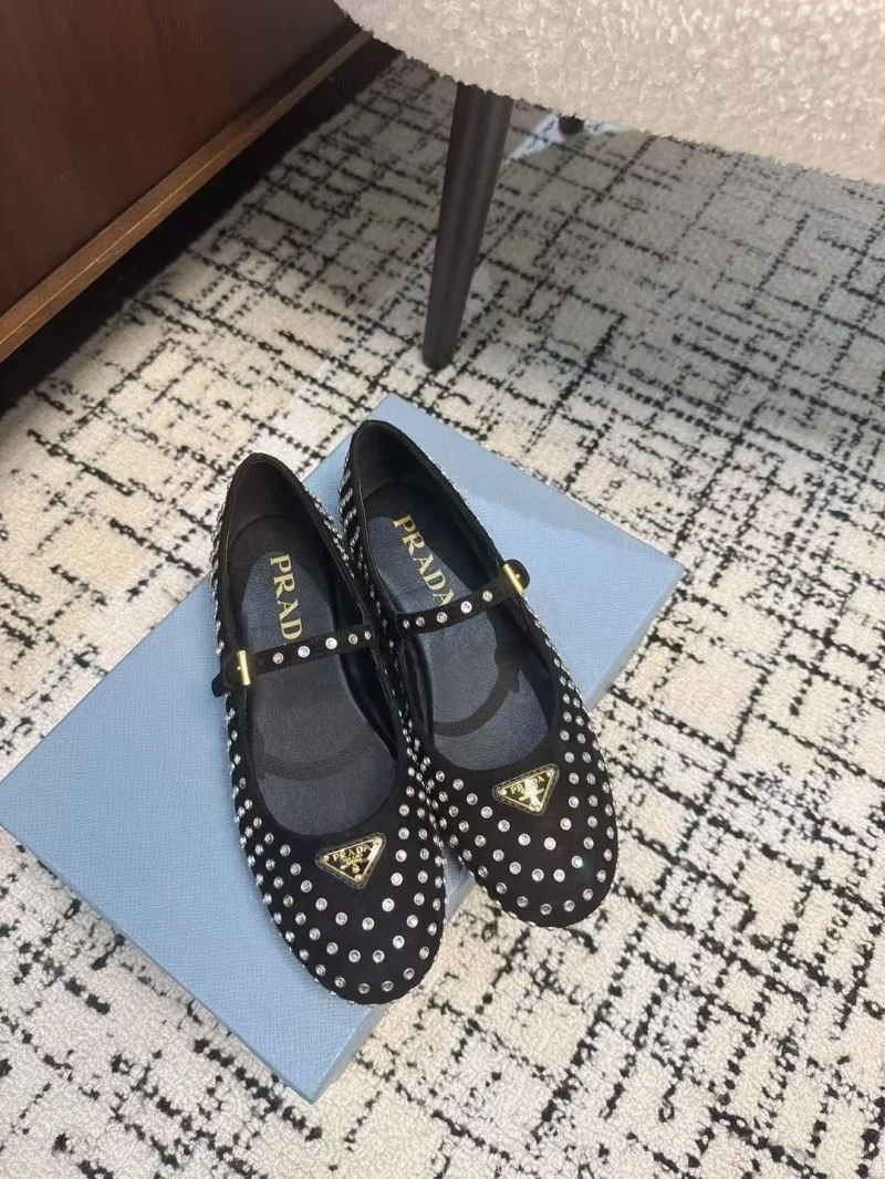 WellDesigned Prada Flat Shoes 34437
