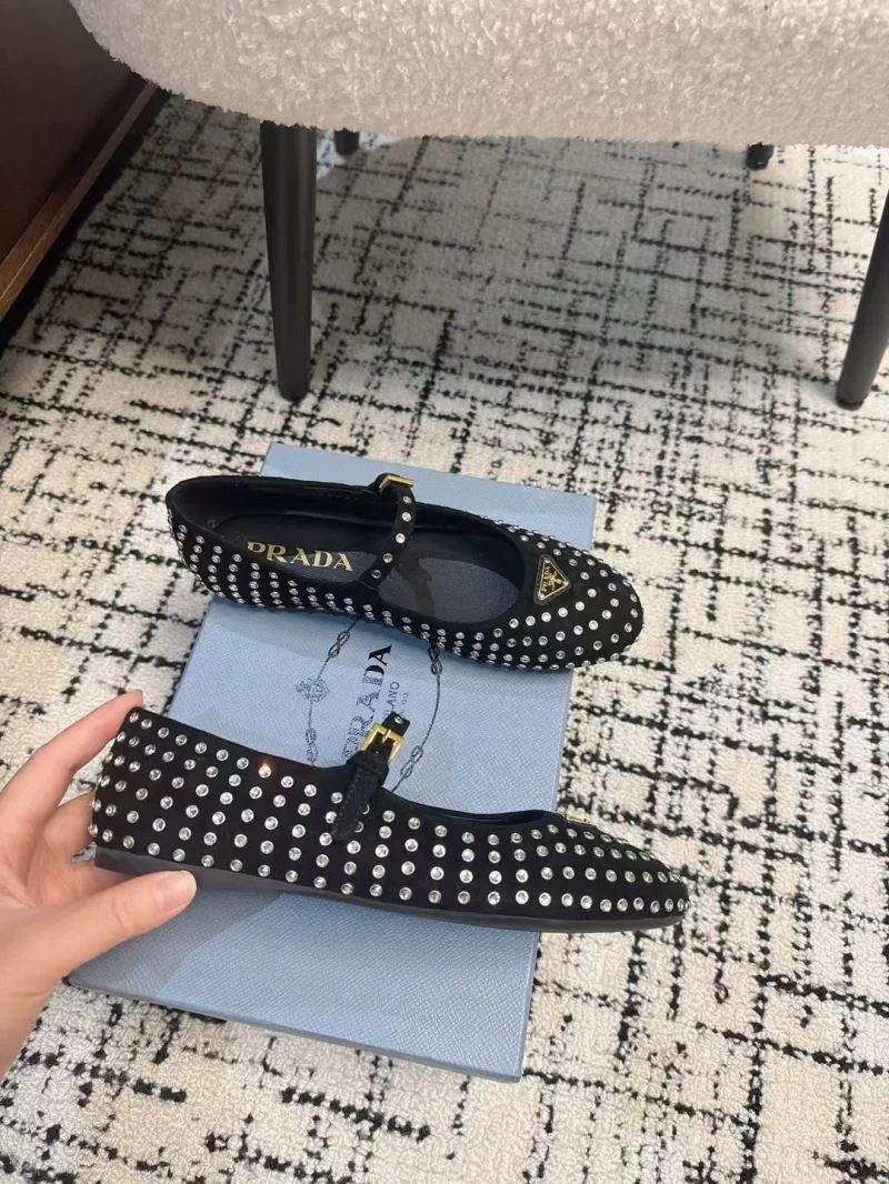 WellDesigned Prada Flat Shoes 34437