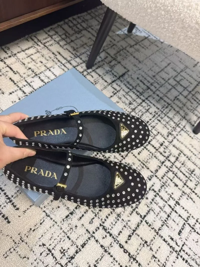 WellDesigned Prada Flat Shoes 34437