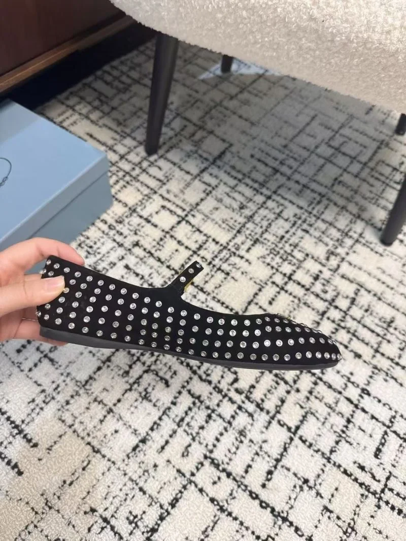 WellDesigned Prada Flat Shoes 34437