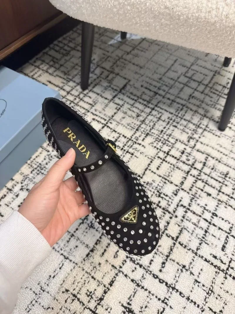 WellDesigned Prada Flat Shoes 34437