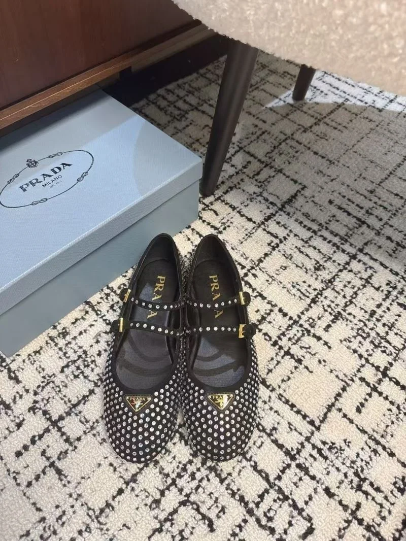 Prada Flat Shoes Attractive 34435