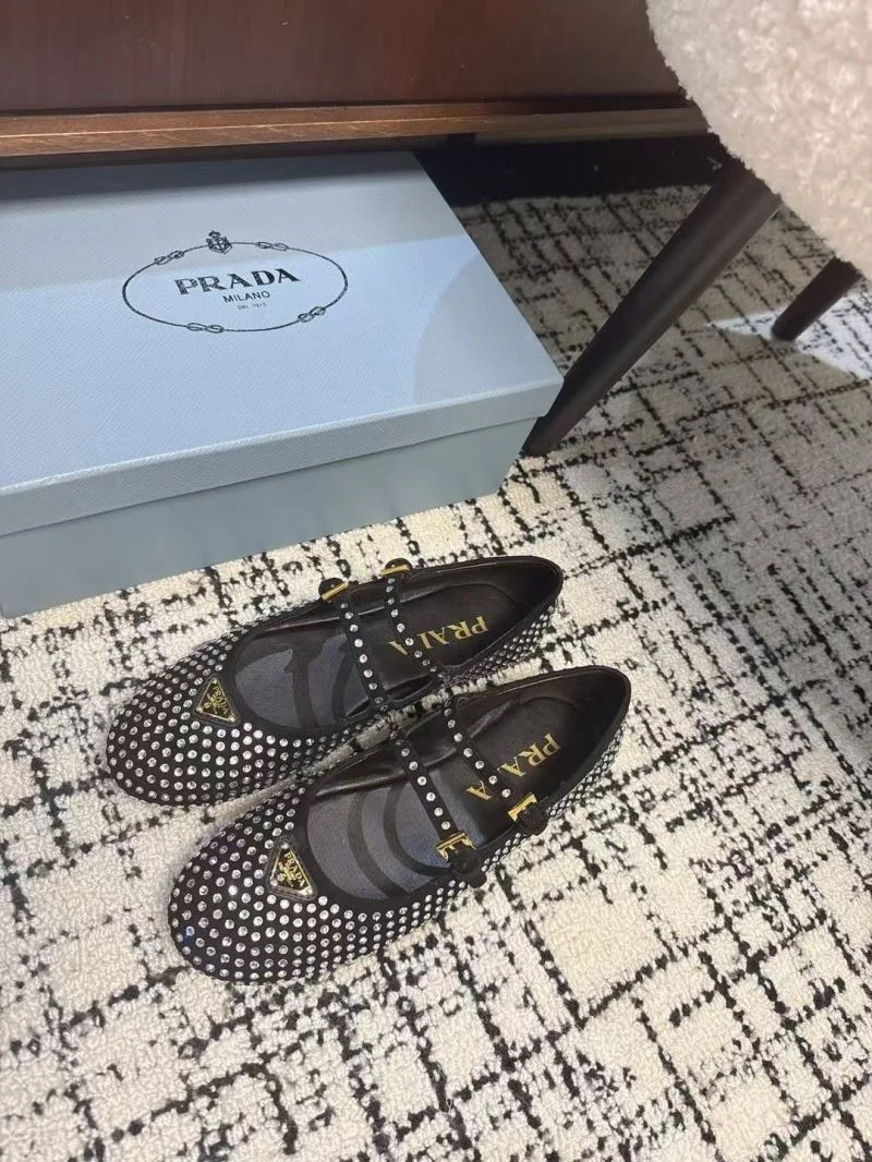 Prada Flat Shoes Attractive 34435