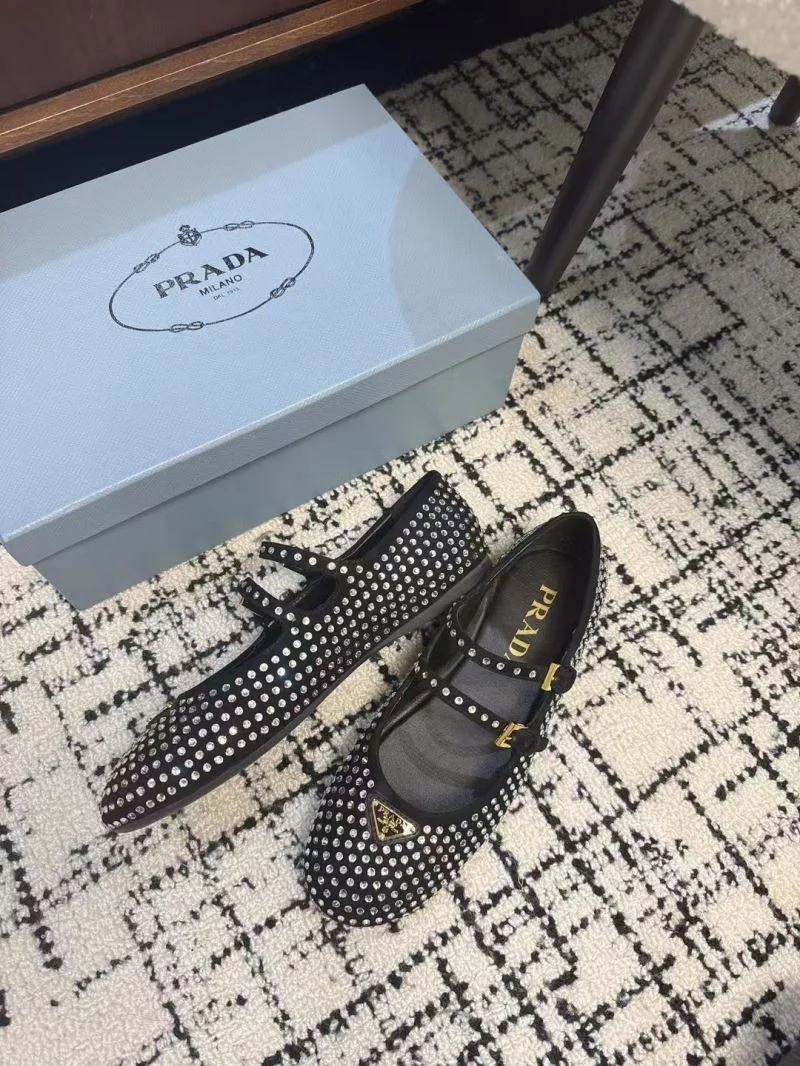 Prada Flat Shoes Attractive 34435