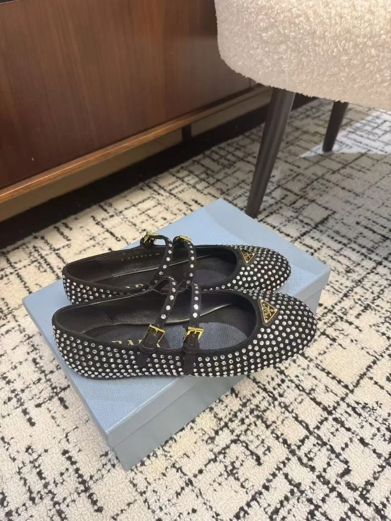 Prada Flat Shoes Attractive 34435