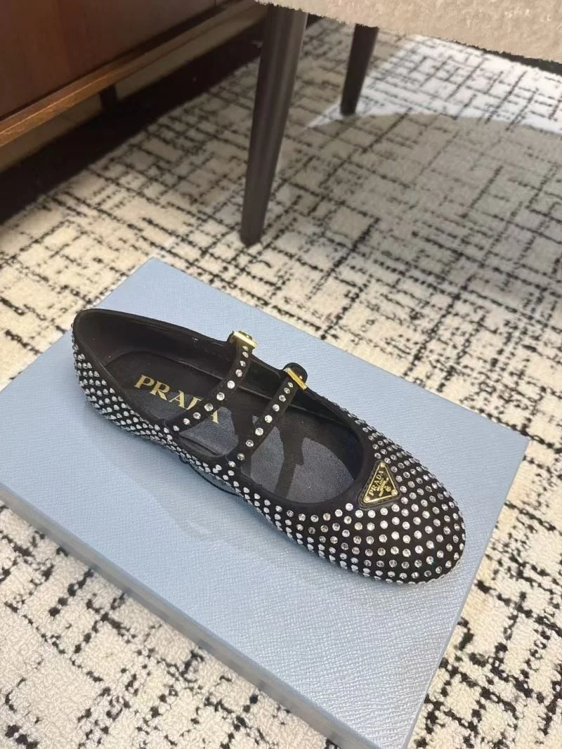 Prada Flat Shoes Attractive 34435
