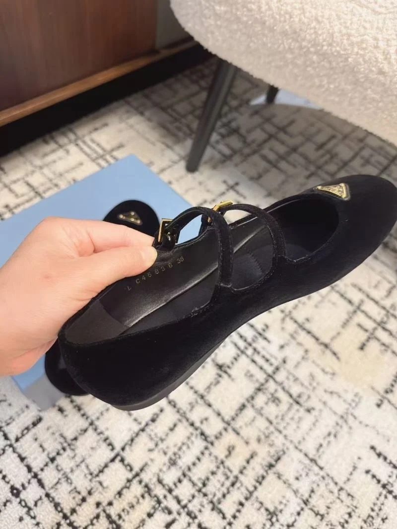 Neat Prada Flat Shoes 34434