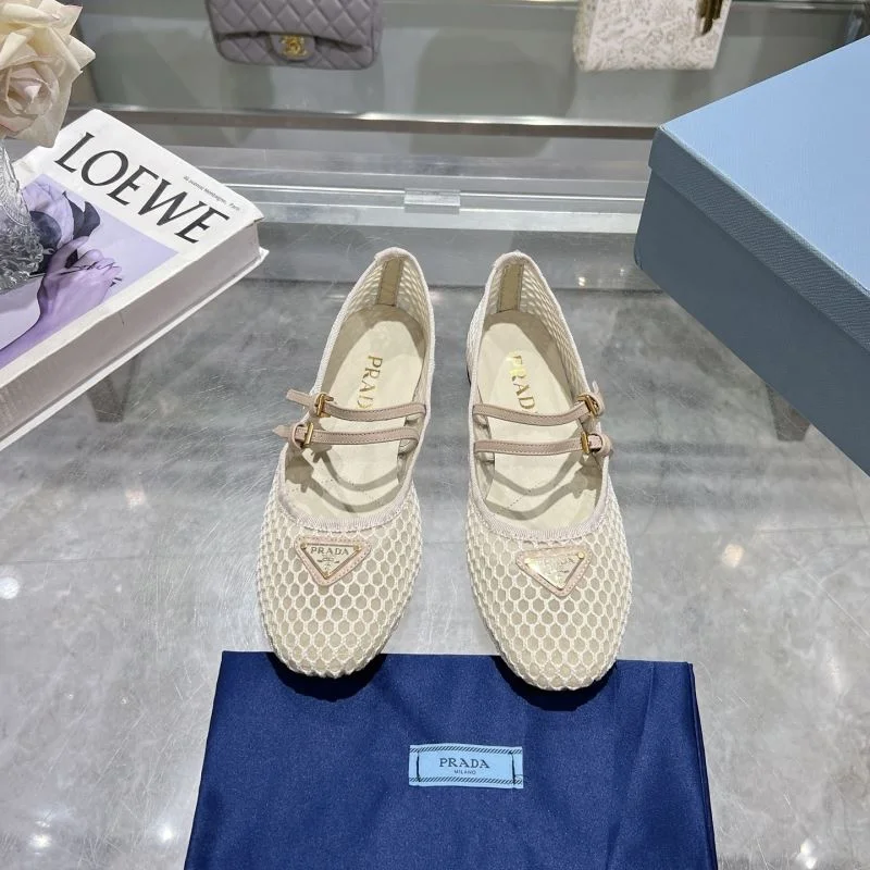 Sleek Prada Flat Shoes 35185