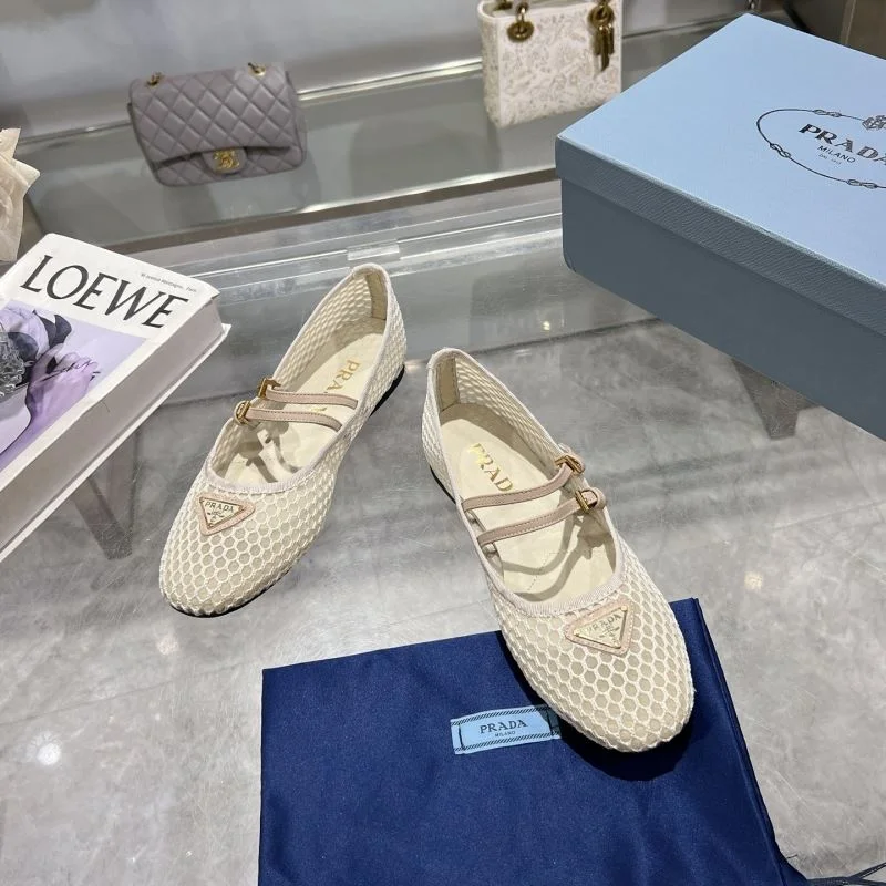 Sleek Prada Flat Shoes 35185