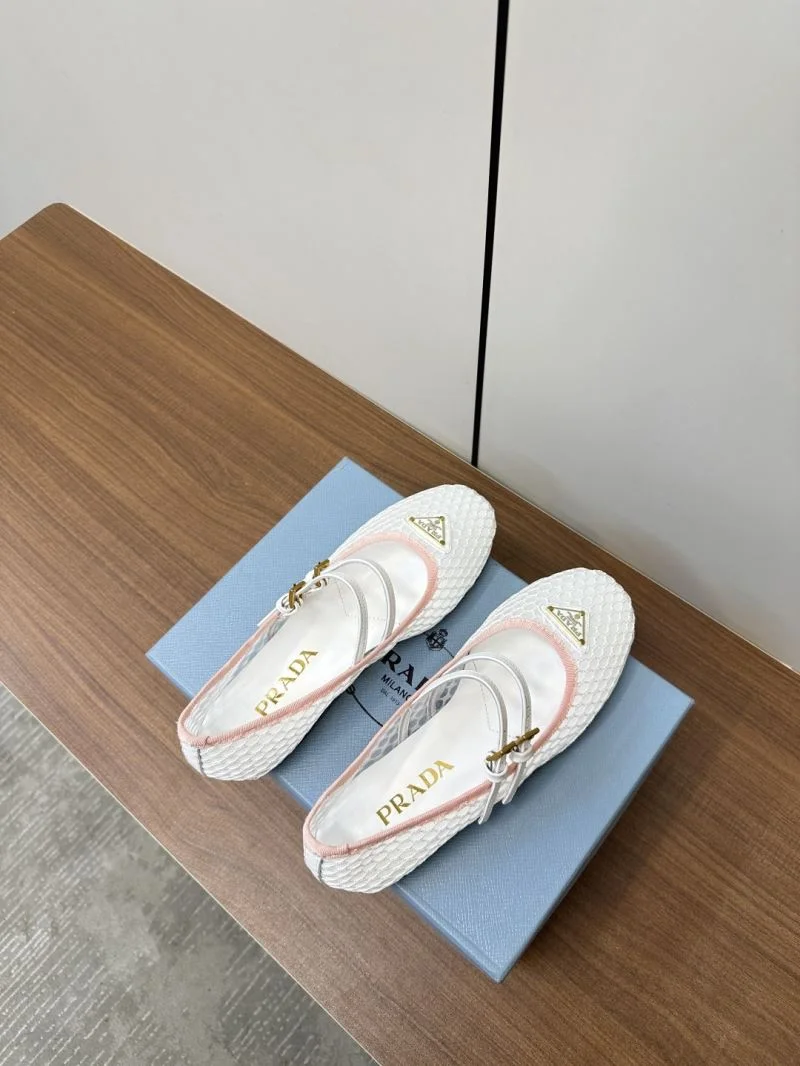 Sporty Prada Flat Shoes 34875