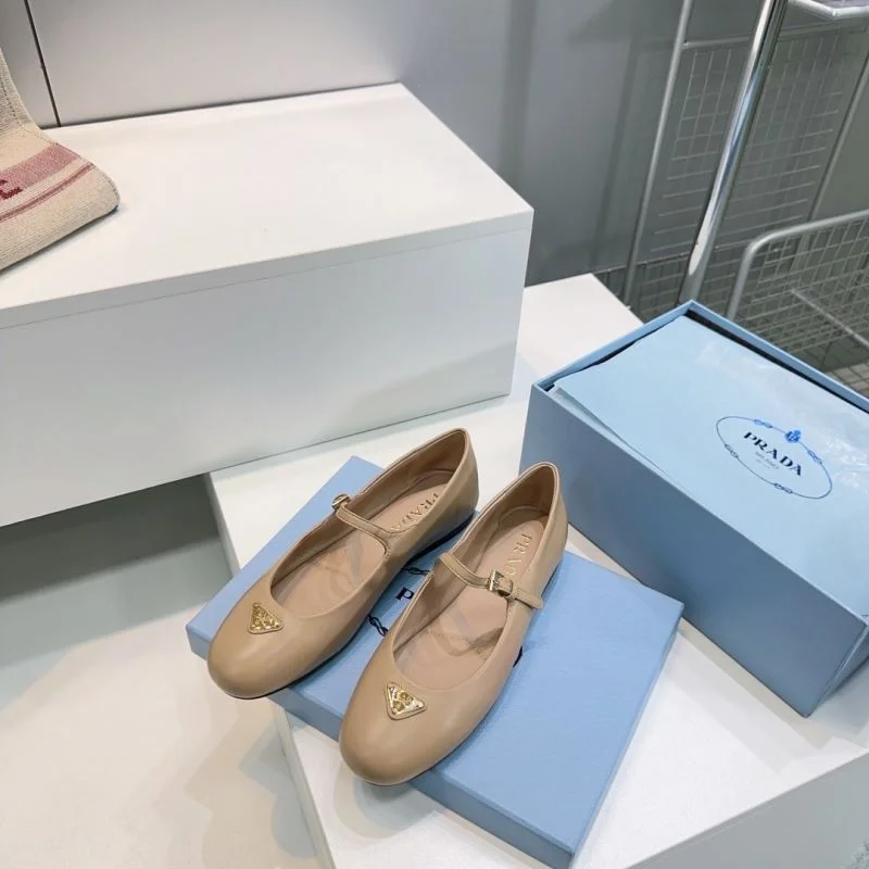 Trendsetting Prada Flat Shoes 34883