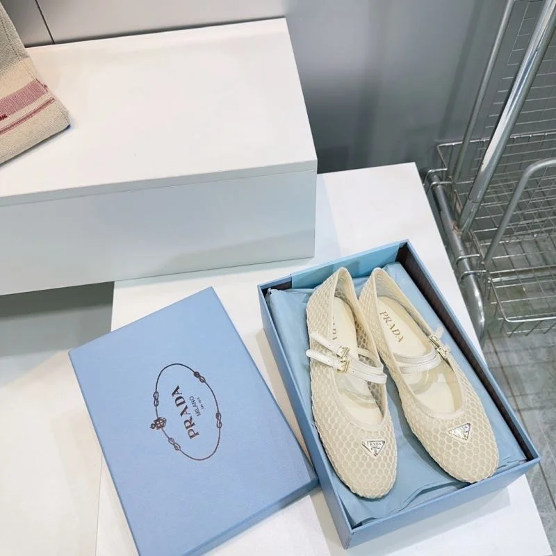 Prada Flat Shoes WaterResistant 34865