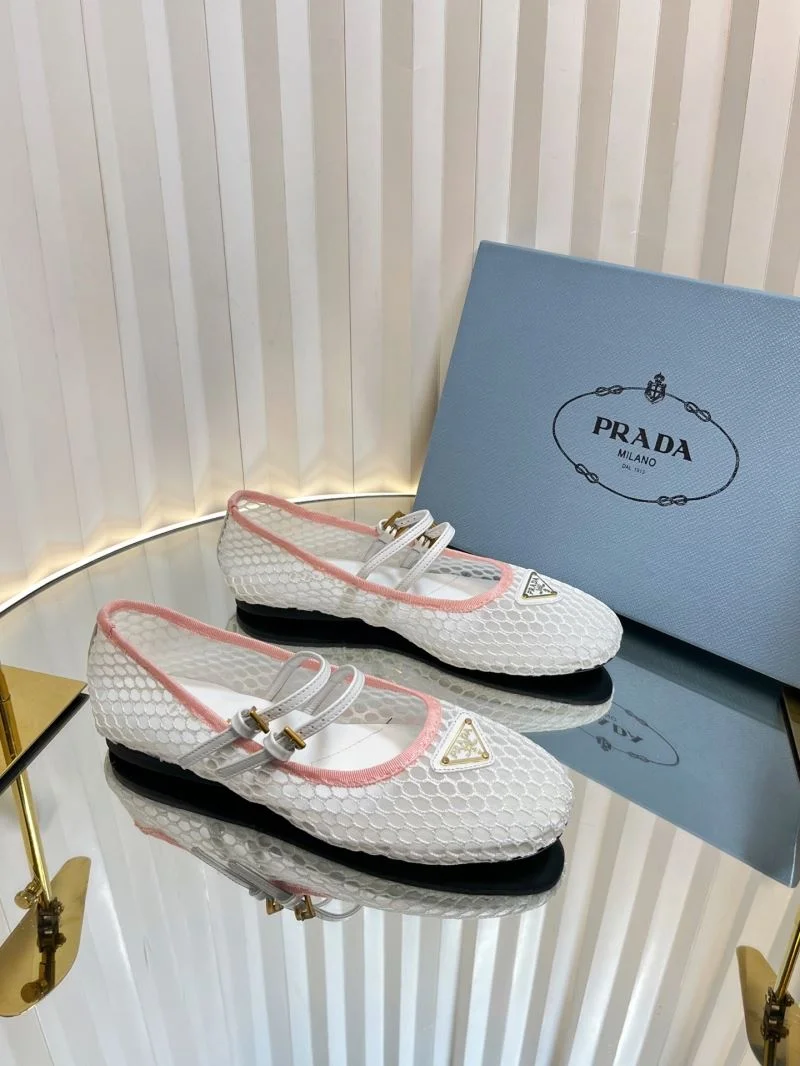 Sleek Prada Flat Shoes 34871