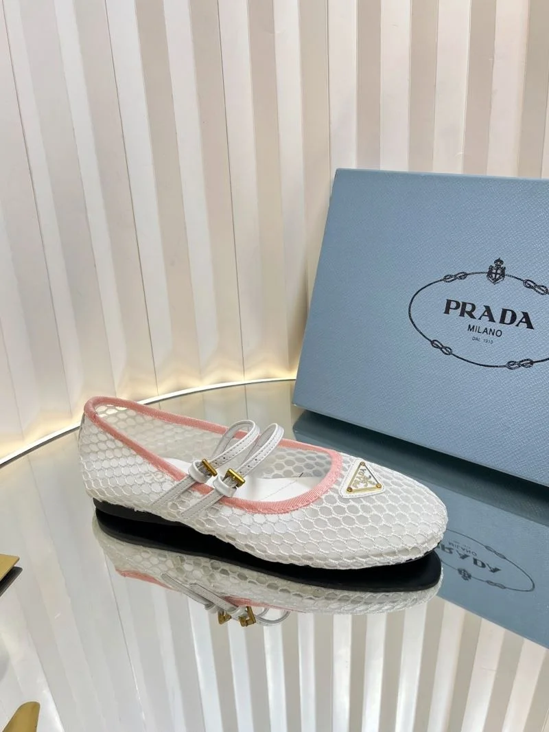 Sleek Prada Flat Shoes 34871