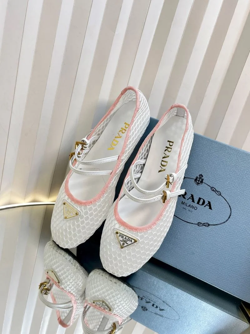 Sleek Prada Flat Shoes 34871