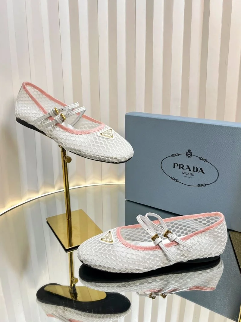 Sleek Prada Flat Shoes 34871