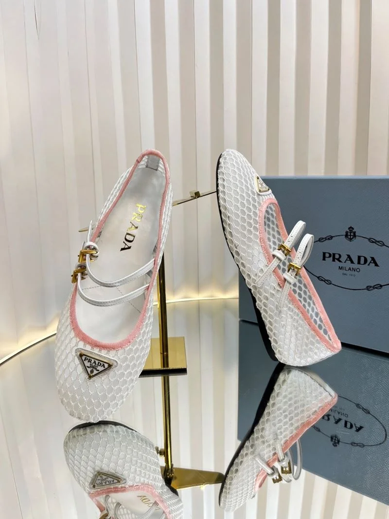 Sleek Prada Flat Shoes 34871