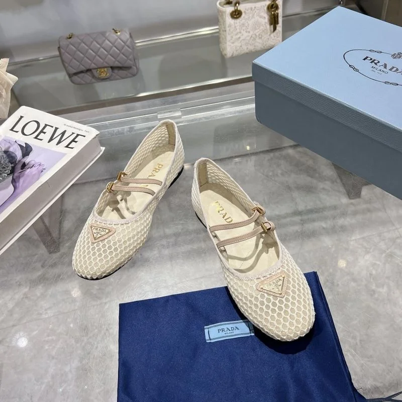 Elegant Prada Flat Shoes 34264