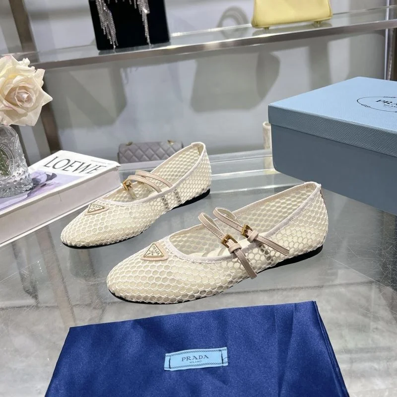 Elegant Prada Flat Shoes 34264
