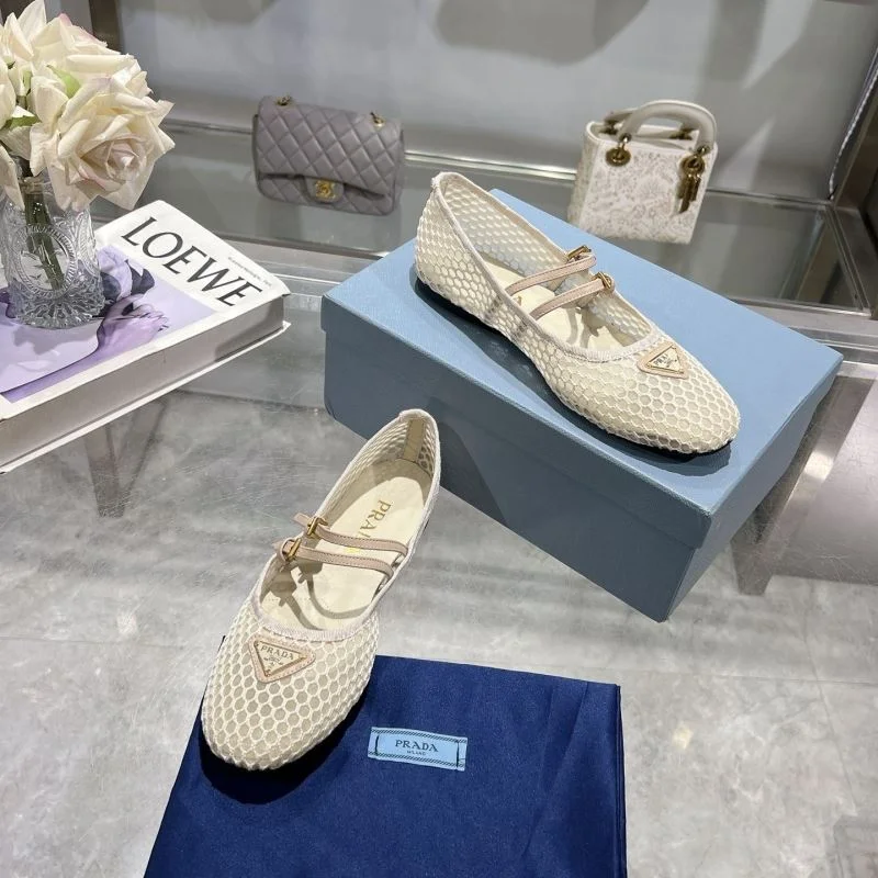 Elegant Prada Flat Shoes 34264