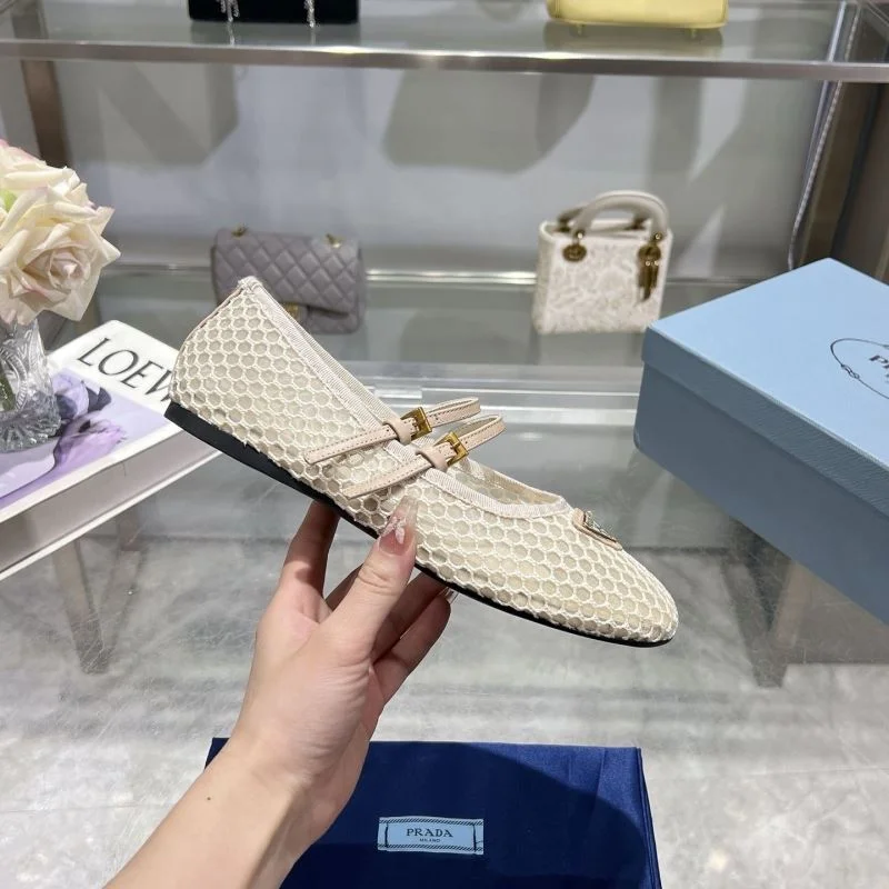 Elegant Prada Flat Shoes 34264