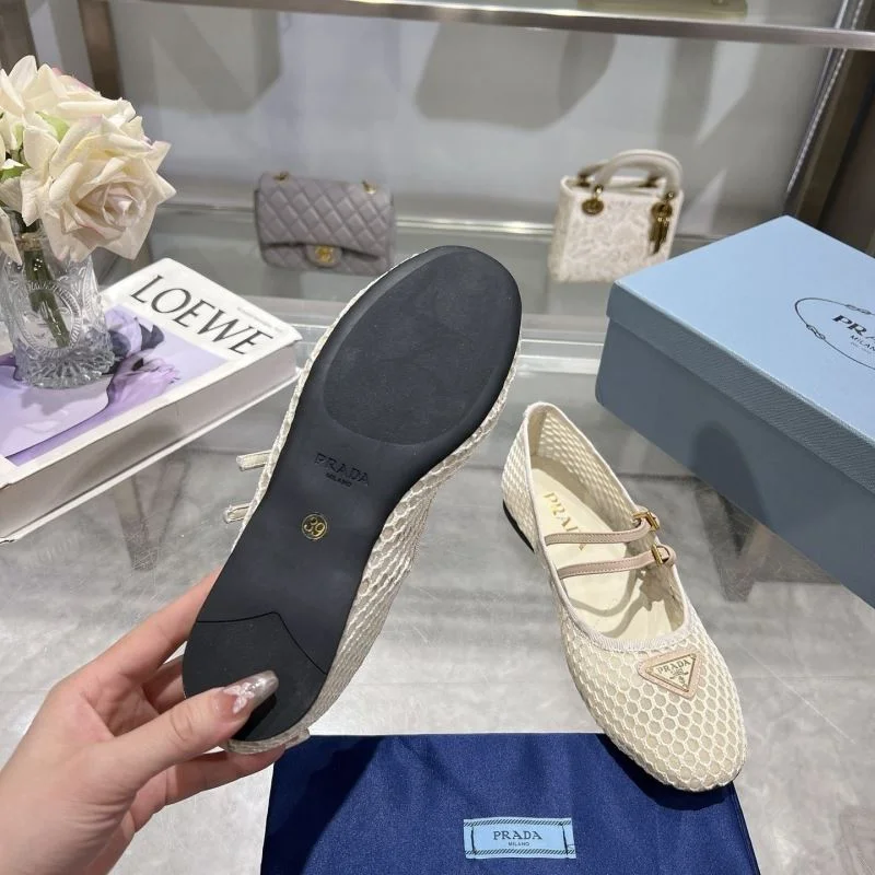 Elegant Prada Flat Shoes 34264