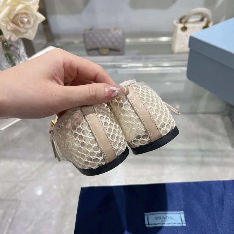 Elegant Prada Flat Shoes 34264