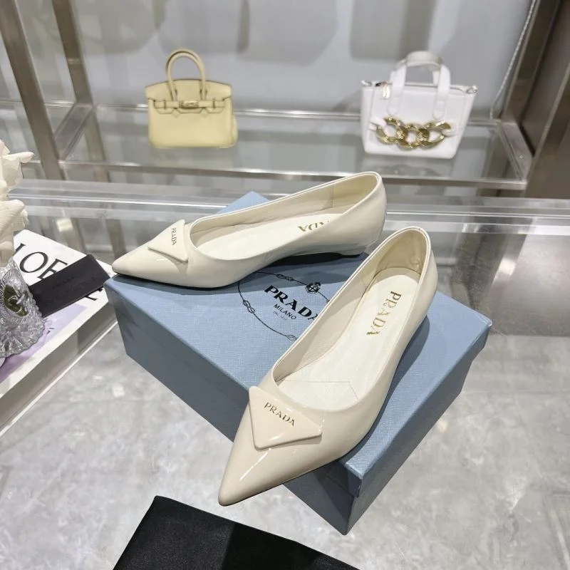 Youthful Prada Flat Shoes 34244