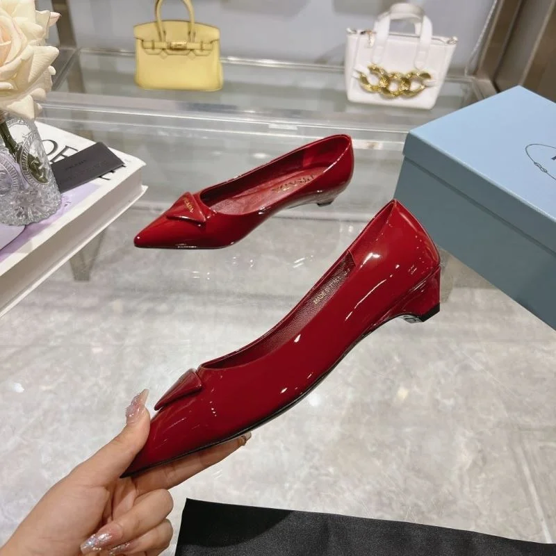 Prada Flat Shoes Trendsetting 34241