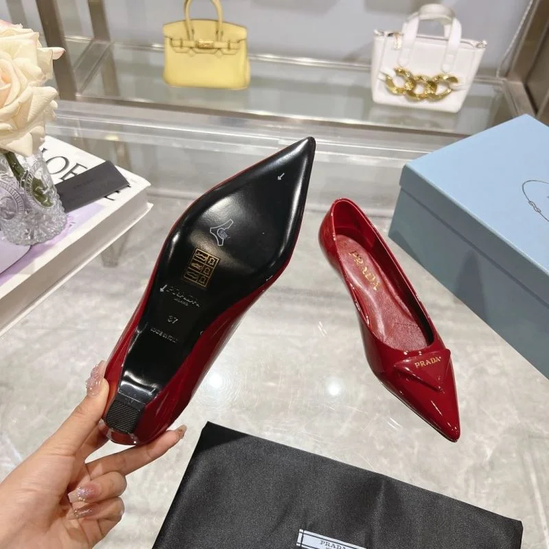 Prada Flat Shoes Trendsetting 34241
