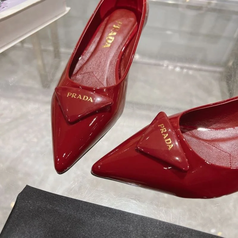 Prada Flat Shoes Trendsetting 34241