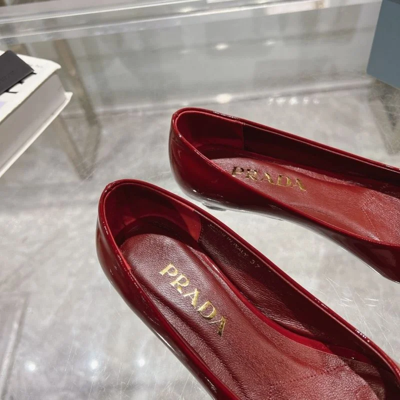 Prada Flat Shoes Trendsetting 34241